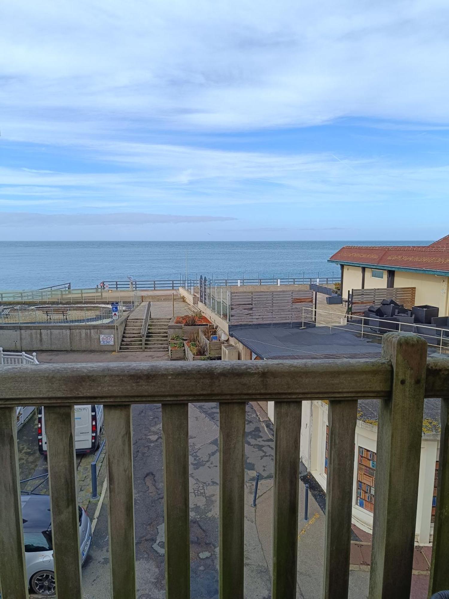 Les Galets Bleus Bed & Breakfast Etretat Exterior photo
